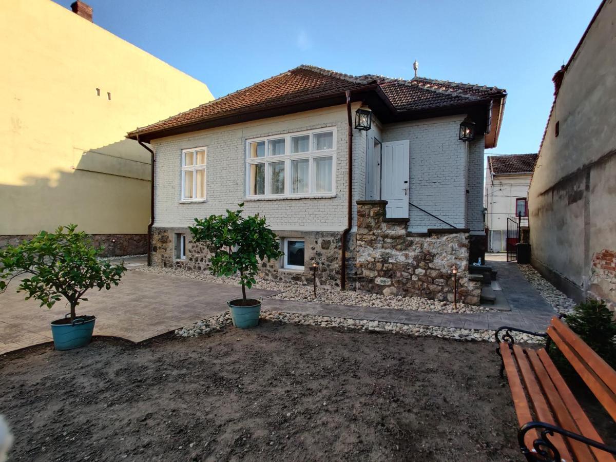 Vila Orient Hunedoara Ngoại thất bức ảnh